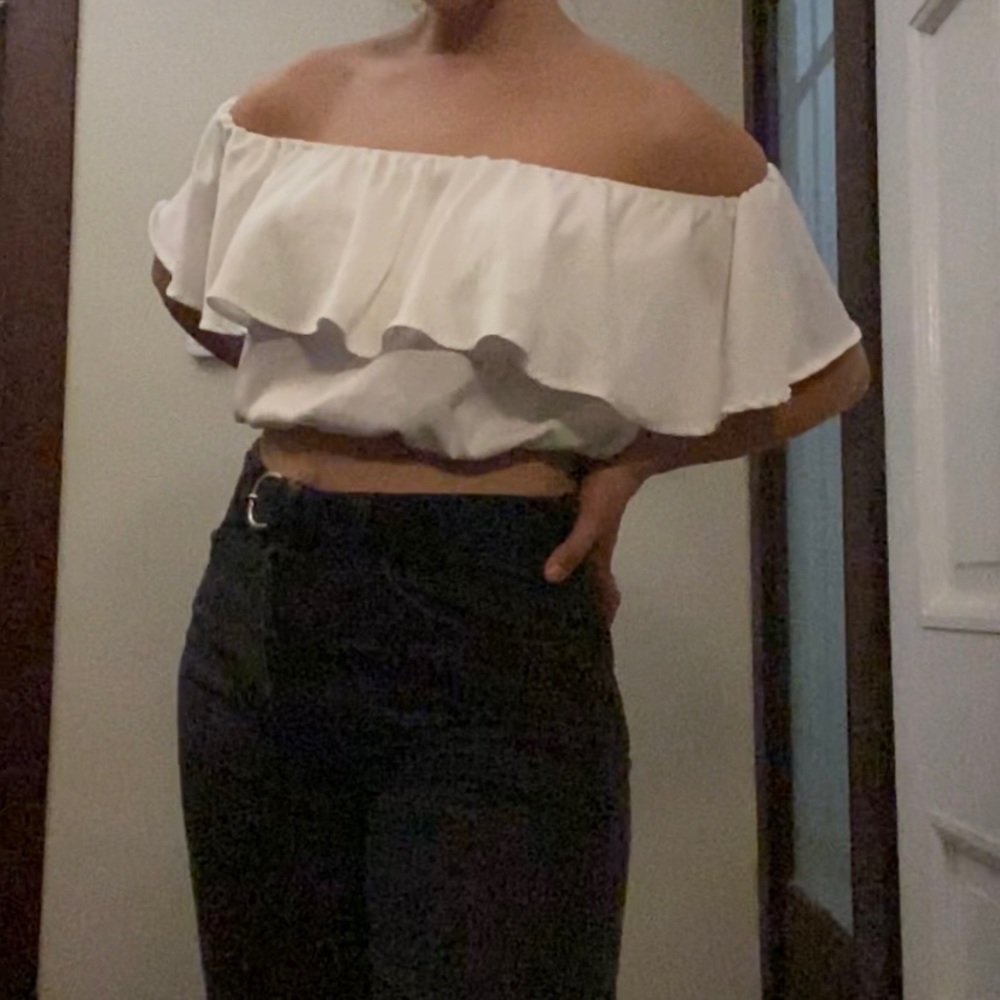 Sleeveless flowy white crop top